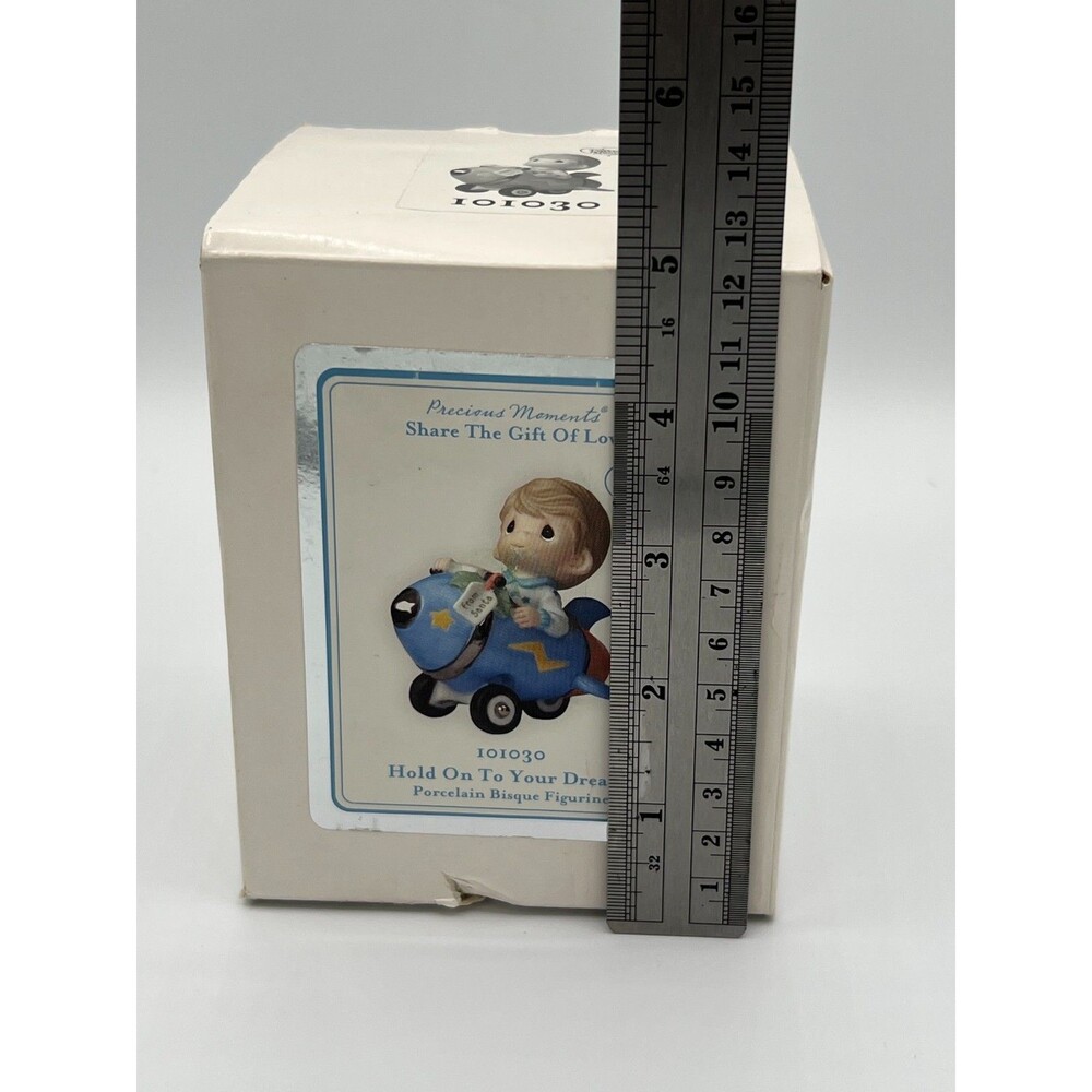 PRECIOUS MOMENTS "HOLD ON TO YOUR DREAMS " 2009 RARE!! Porcelain Bisque Figurine - Picture 4 of 15